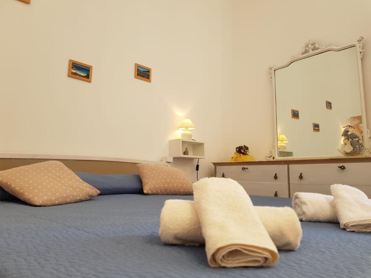 ポルト・トッレス Casa Di Giu Bed & Breakfast エクステリア 写真